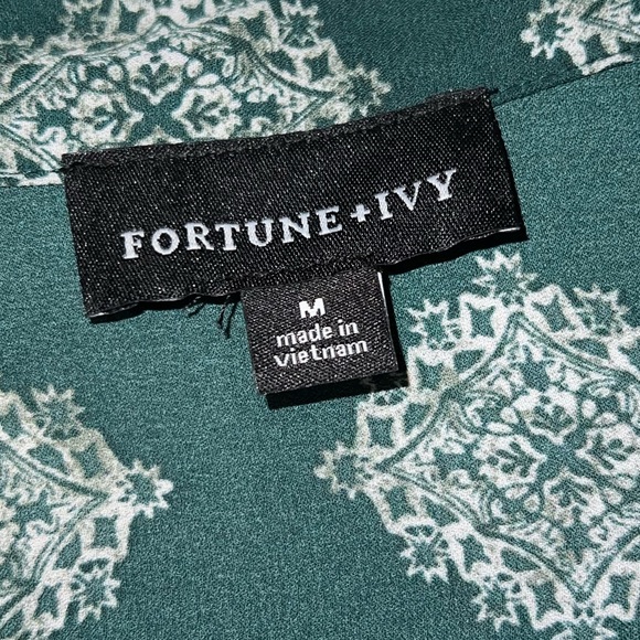 Fortune & Ivy green blouse medium - Picture 2 of 7